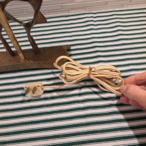 Vtg Brass Electric Menorah with Star of David 12.5" wide by 10.5" tall - Picture 3 of 16